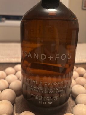 Sand + Fog - Santal & Cardamom Body Wash - Amber with Aloe